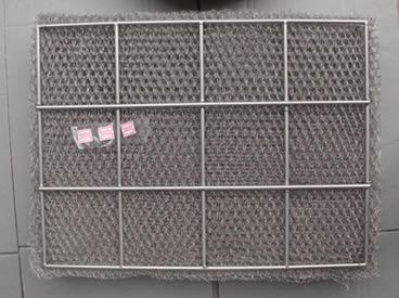棒の格子のあたりで溶接されるを用いる長方形の形の編まれた網のデミスターのパッド。